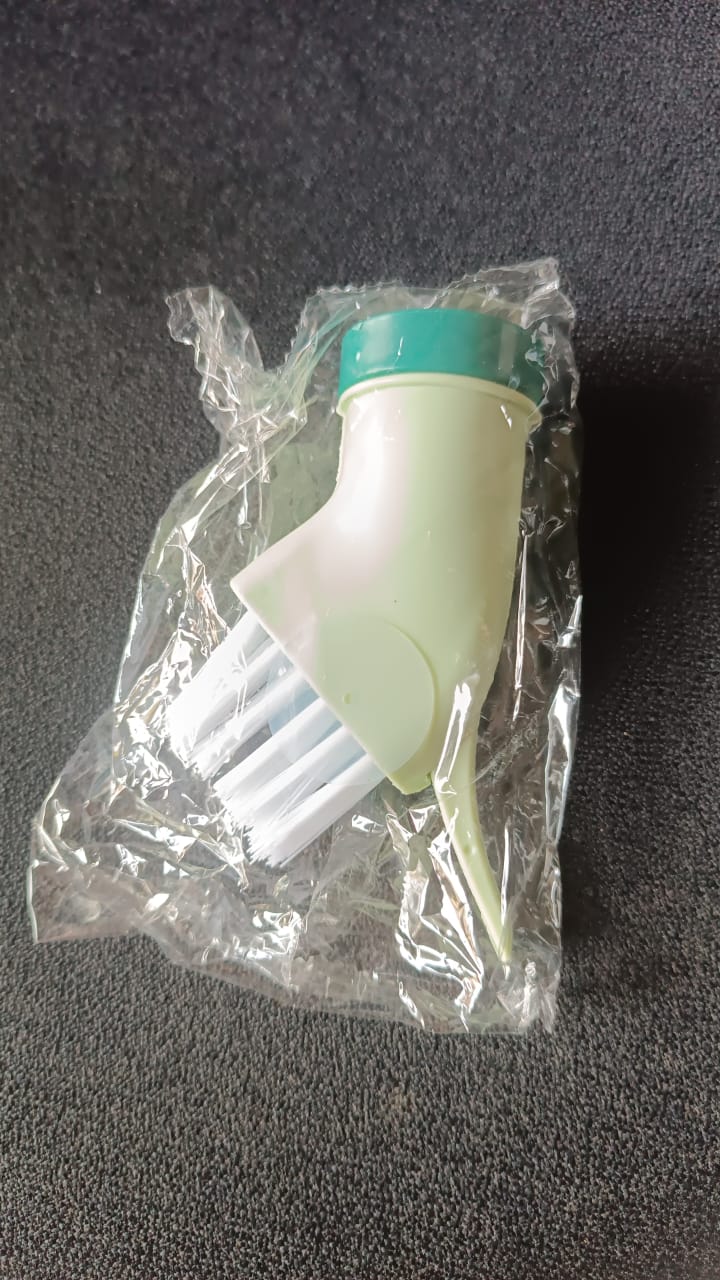 Multipurpose Bottle-Connectable Cleaning Brush with Built-In Scraper (1 Pc) Multipurpose Bottle-Connectable Cleaning Brush with Built-In Scraper (1 Pc)